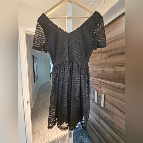 Dress- Medium -NEW - Picture 2 of 2